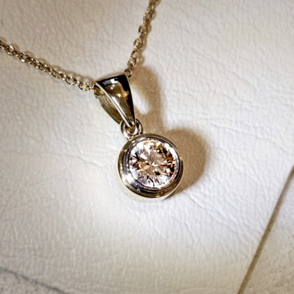 Ashes Pendant - The Diamond Solitaire